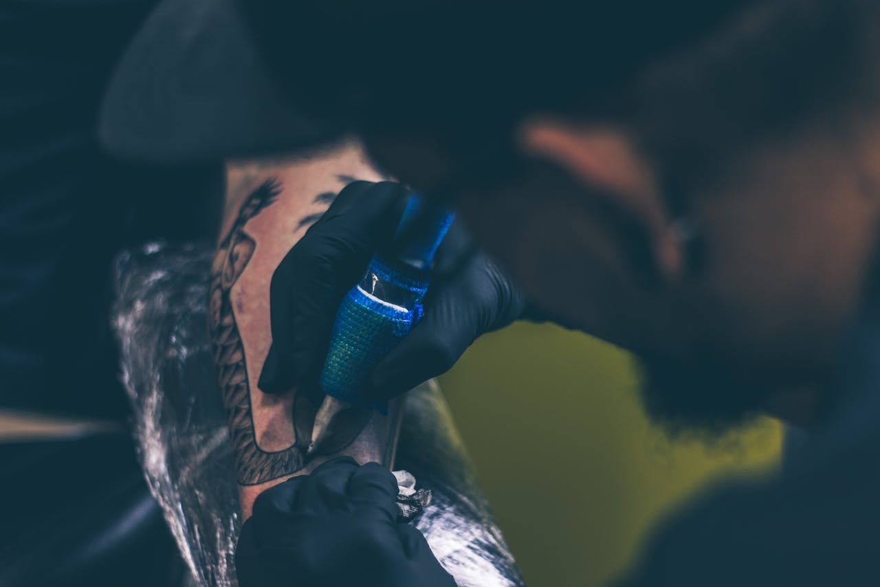 Narzędzia tatuatora - w jakie akcesoria powinien się wyposażyć?